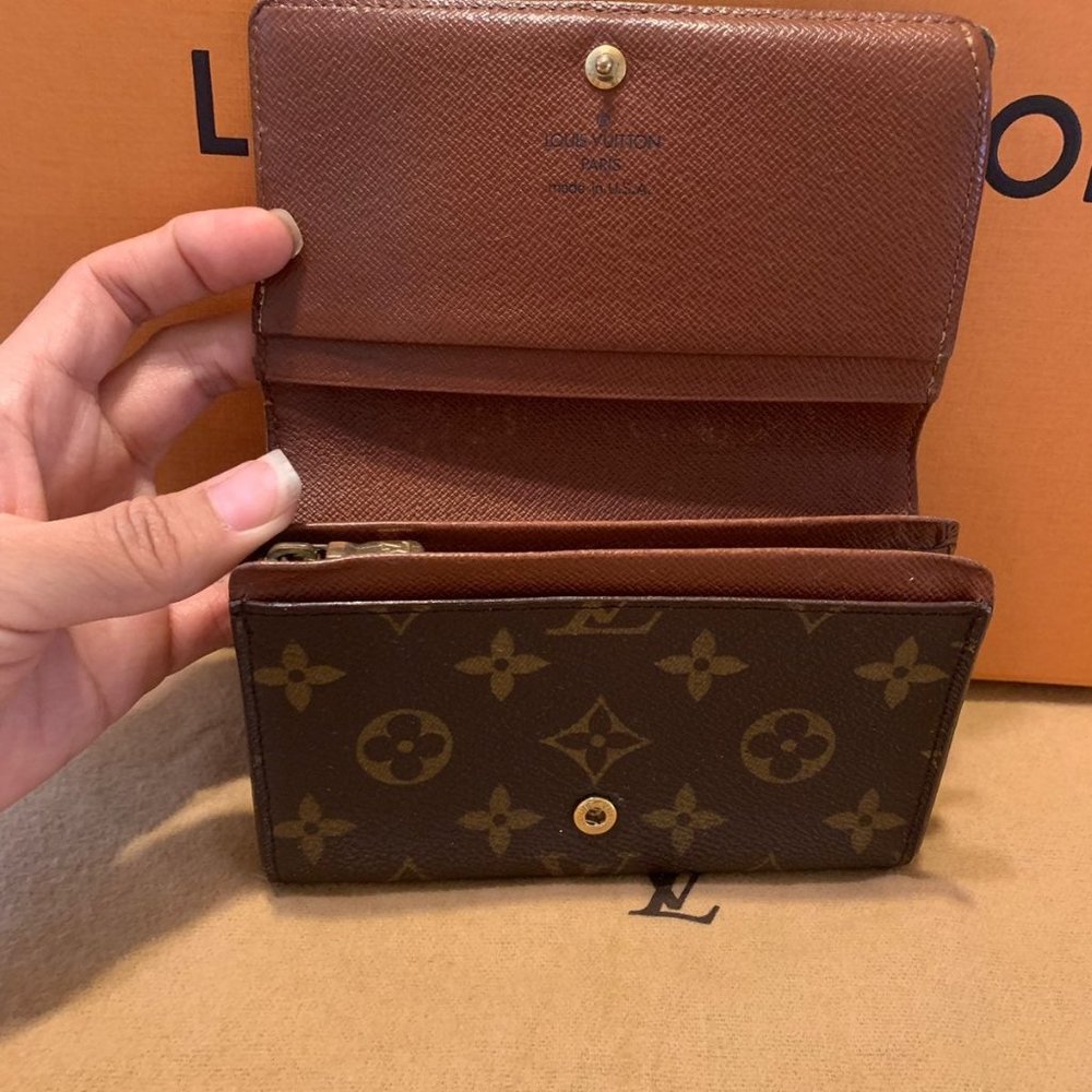 Used LV woman zipper wallet - Picture 3 of 5